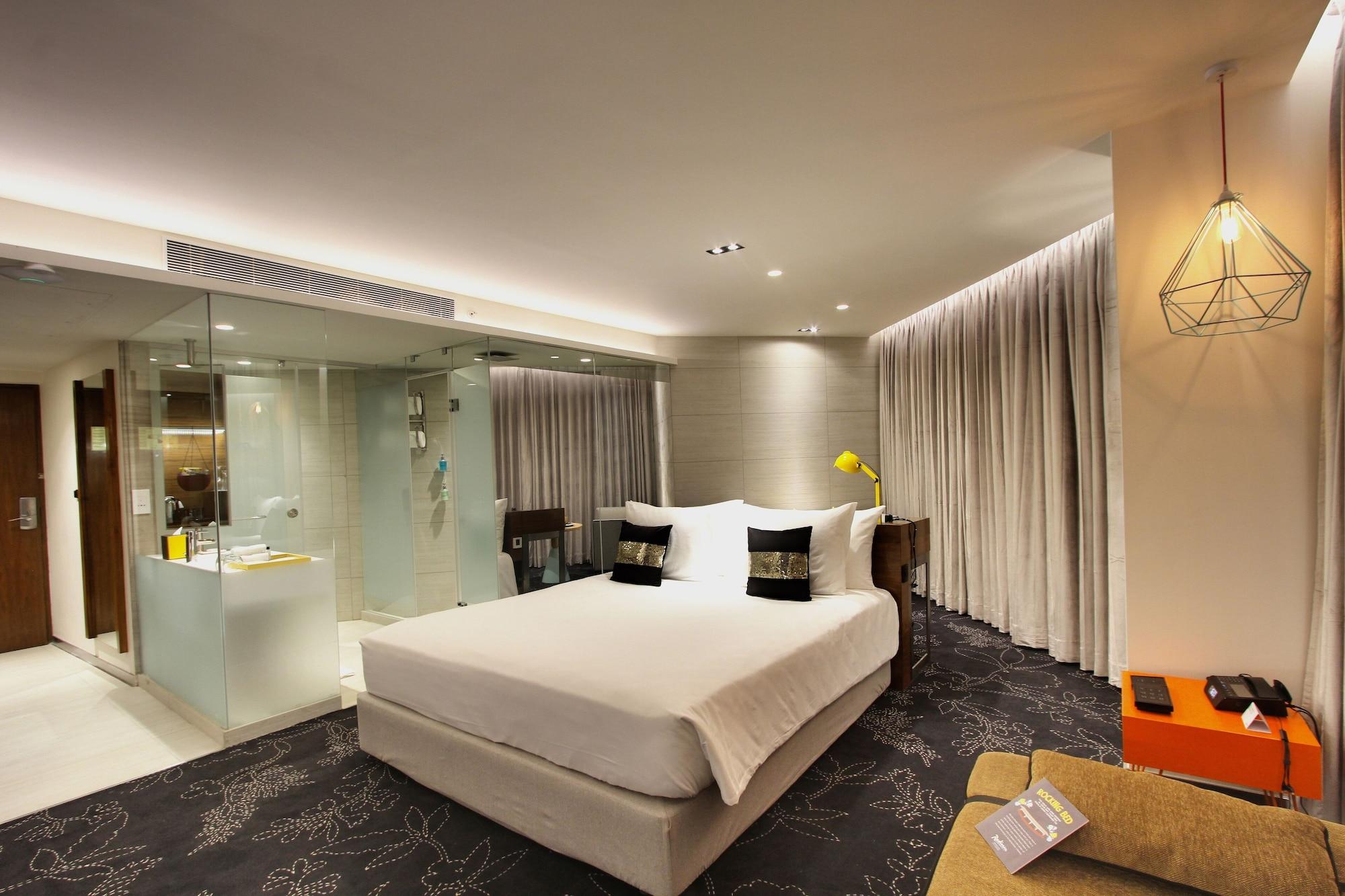 Radisson Bengaluru City Center Exteriör bild