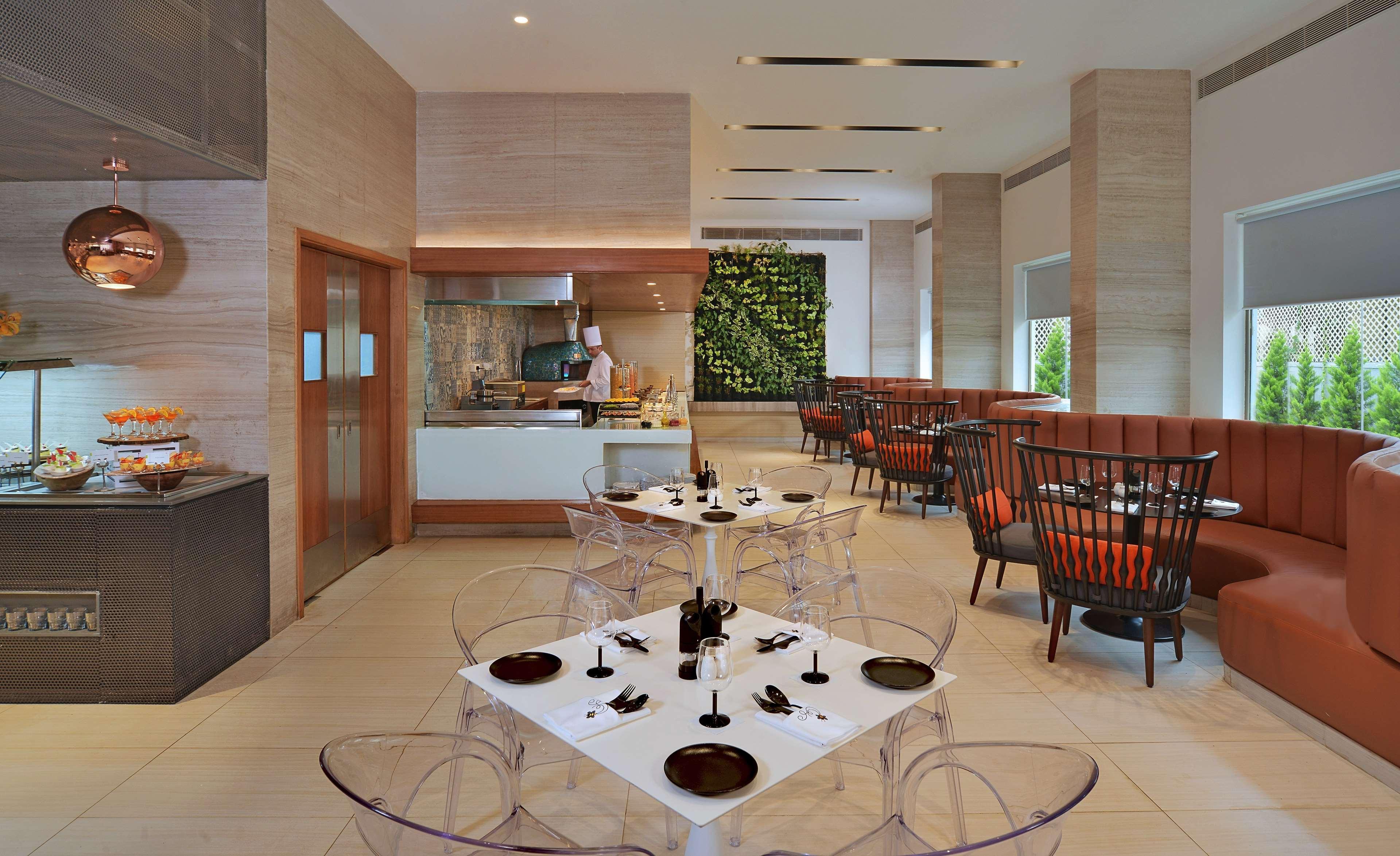 Radisson Bengaluru City Center Exteriör bild