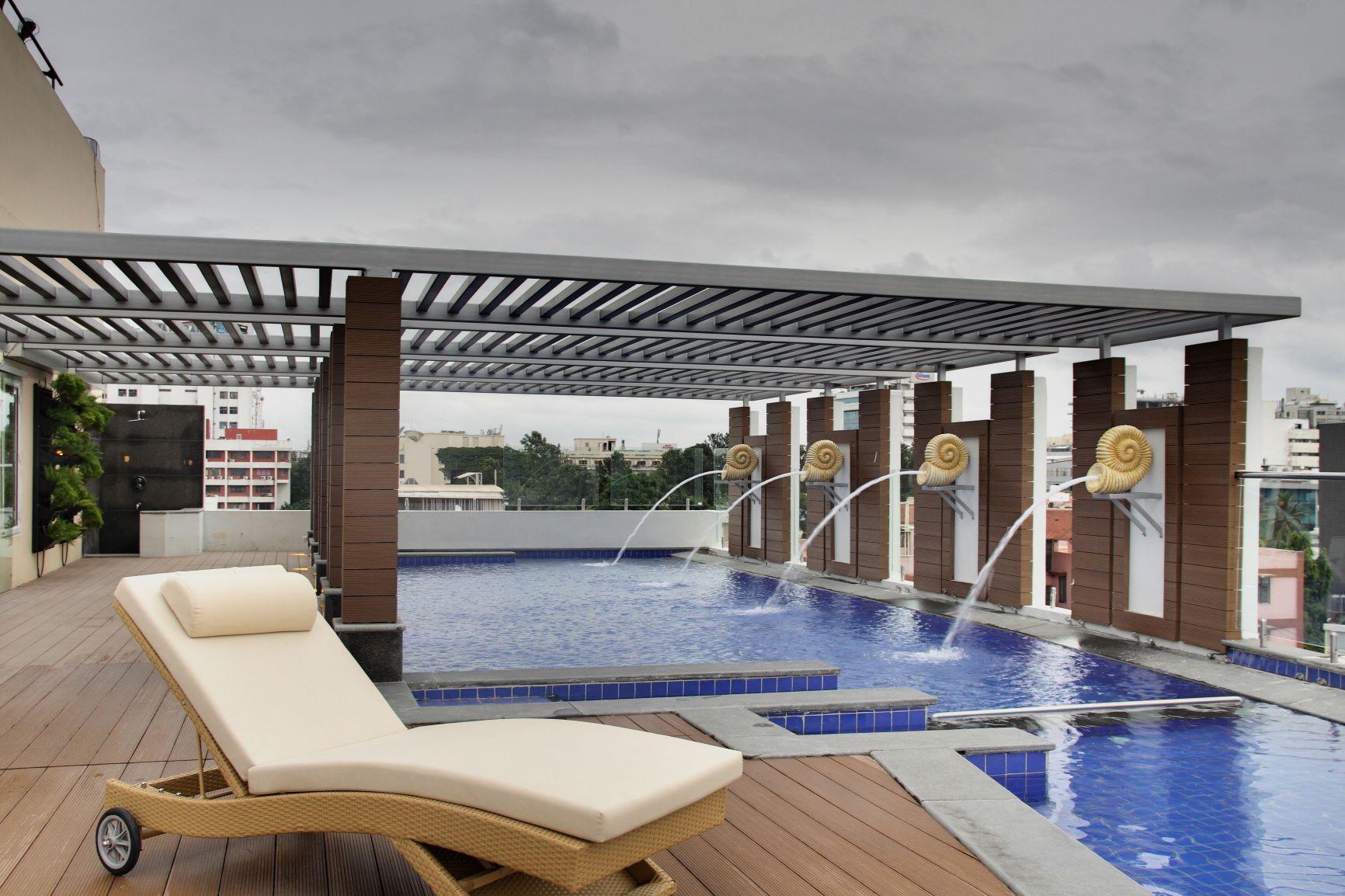 Radisson Bengaluru City Center Exteriör bild
