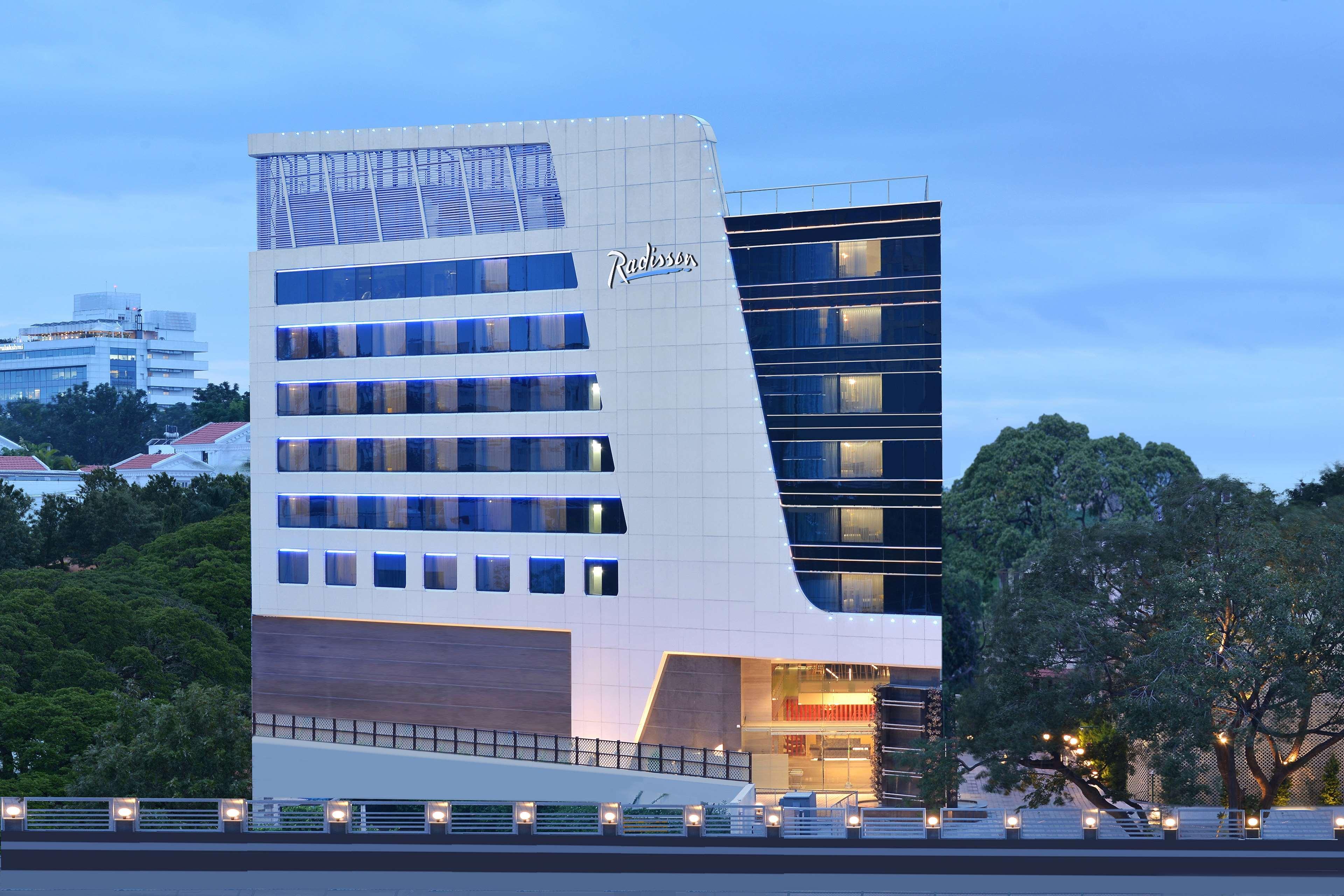 Radisson Bengaluru City Center Exteriör bild