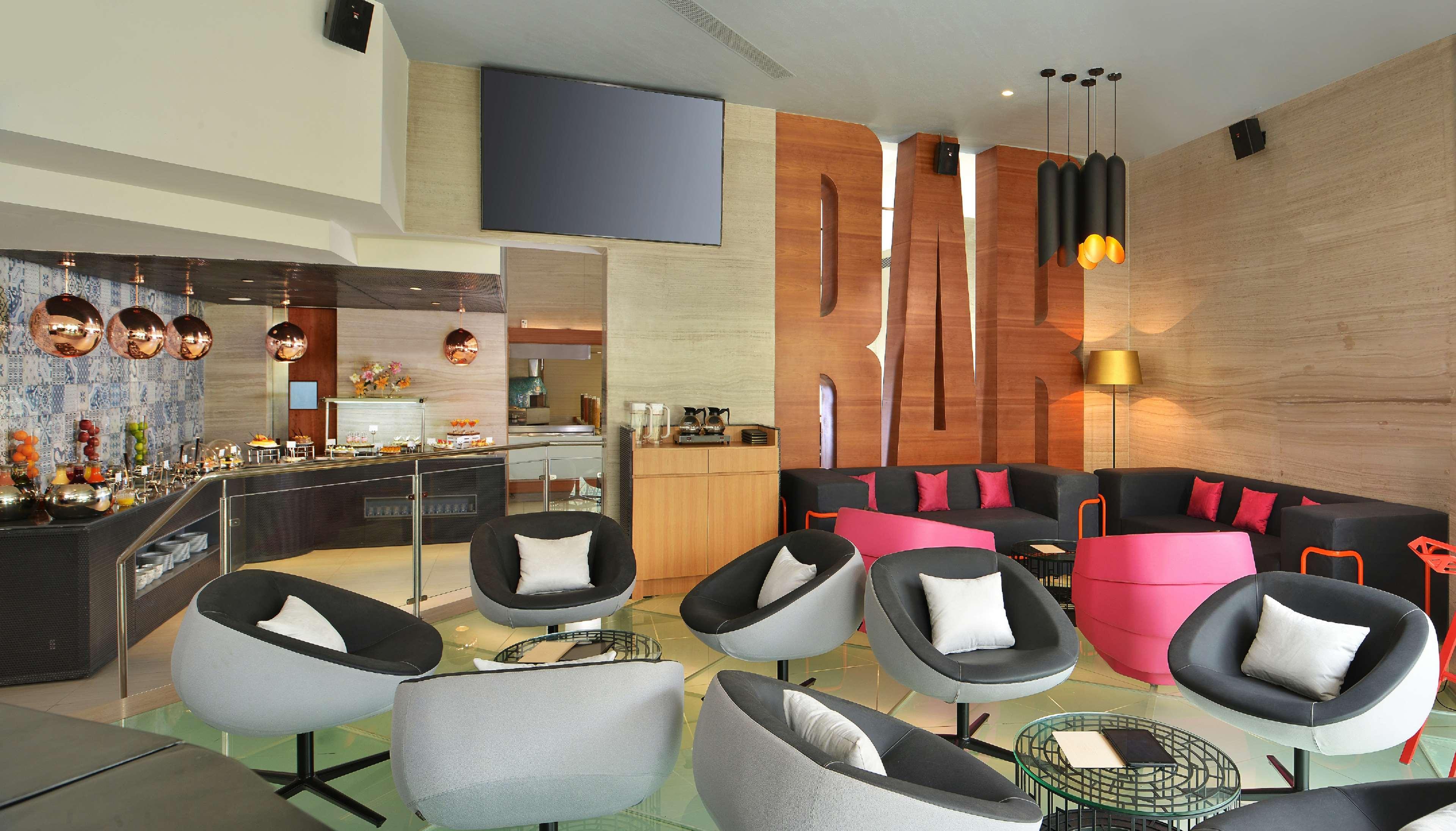Radisson Bengaluru City Center Exteriör bild