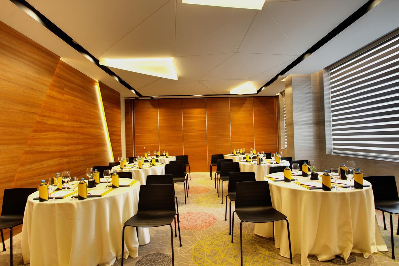 Radisson Bengaluru City Center Exteriör bild